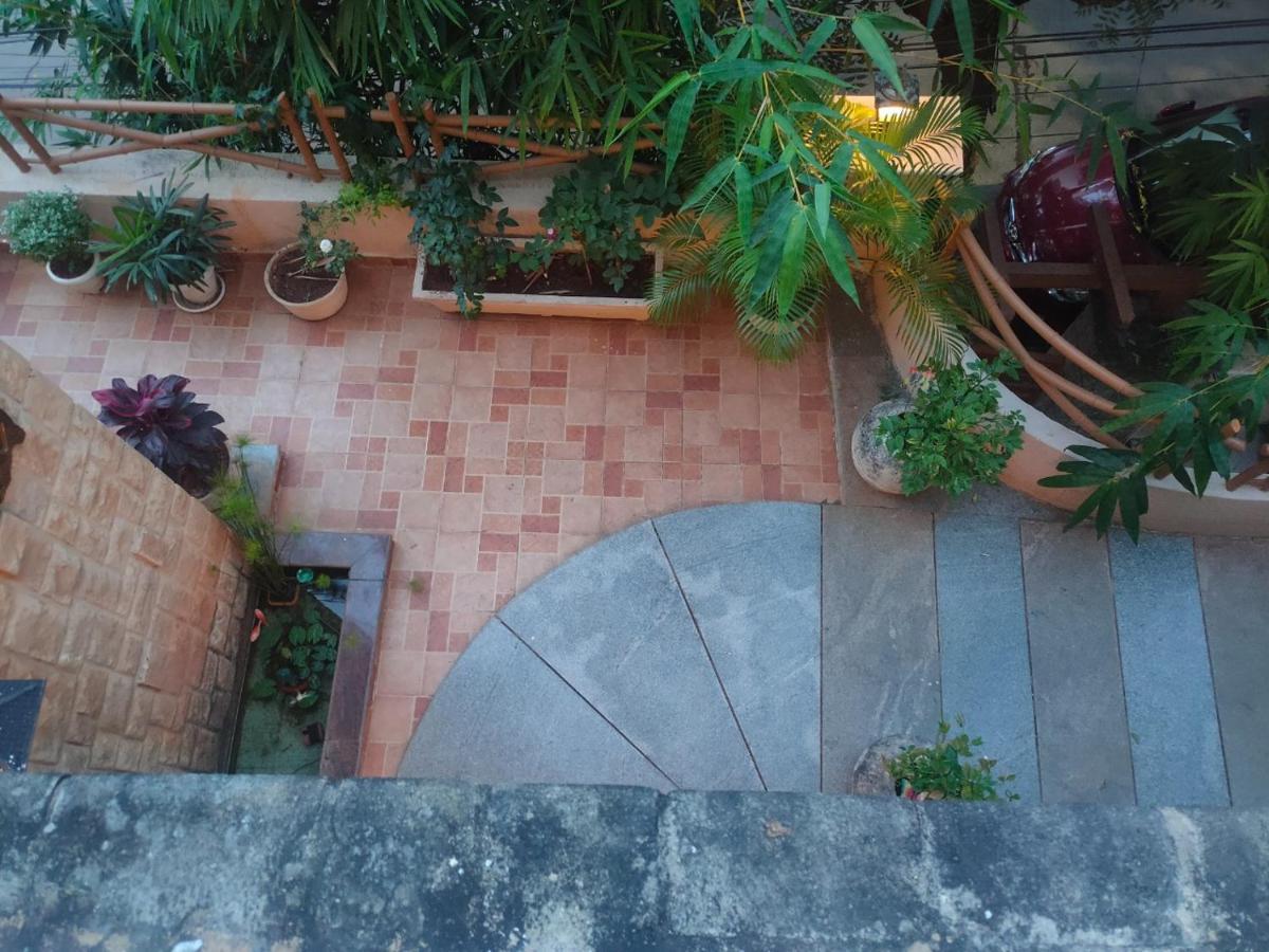 Nomads Nest Hostel Haiderabad Buitenkant foto
