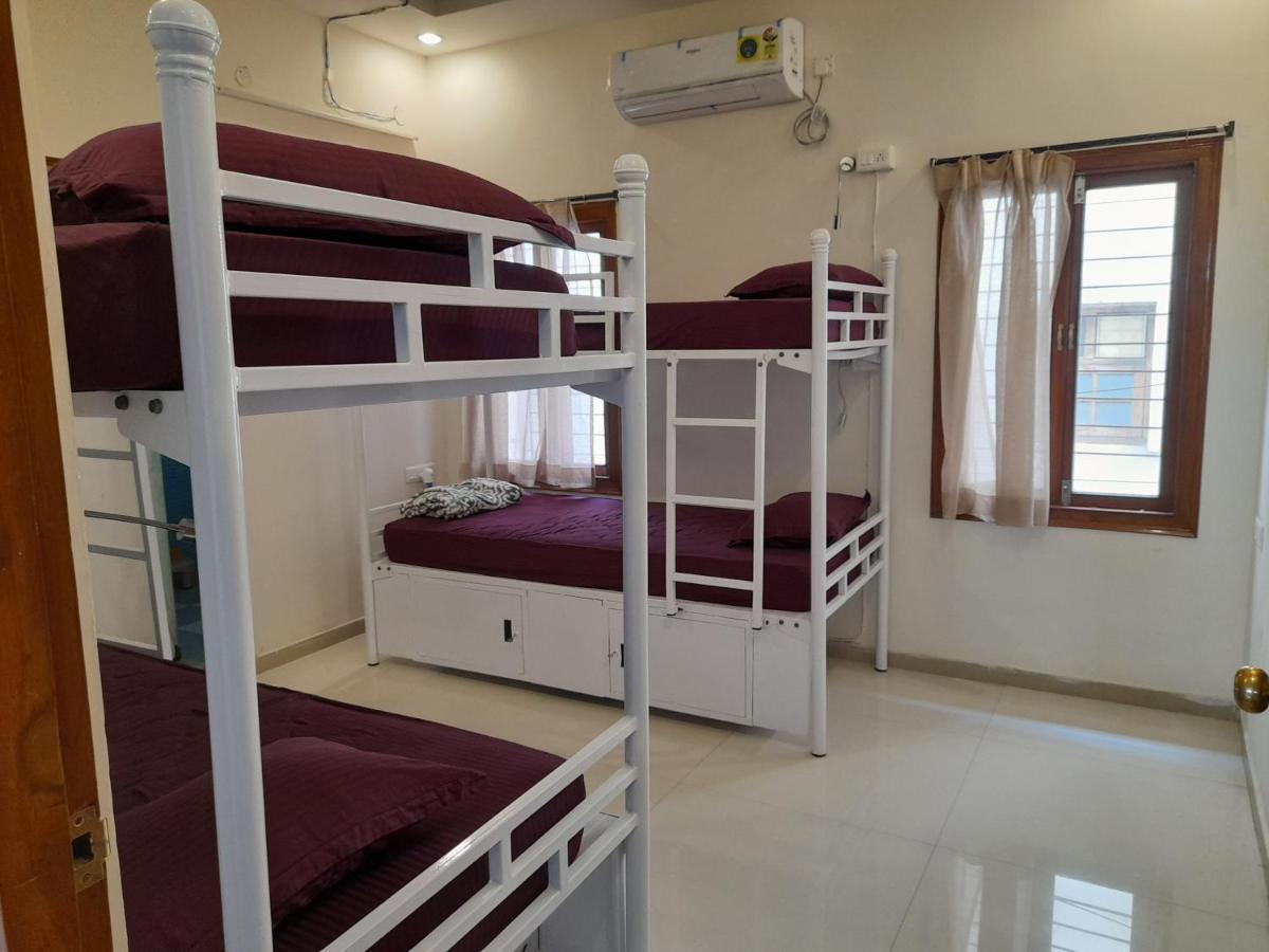 Nomads Nest Hostel Haiderabad Kamer foto