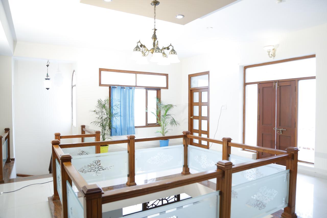 Nomads Nest Hostel Haiderabad Buitenkant foto